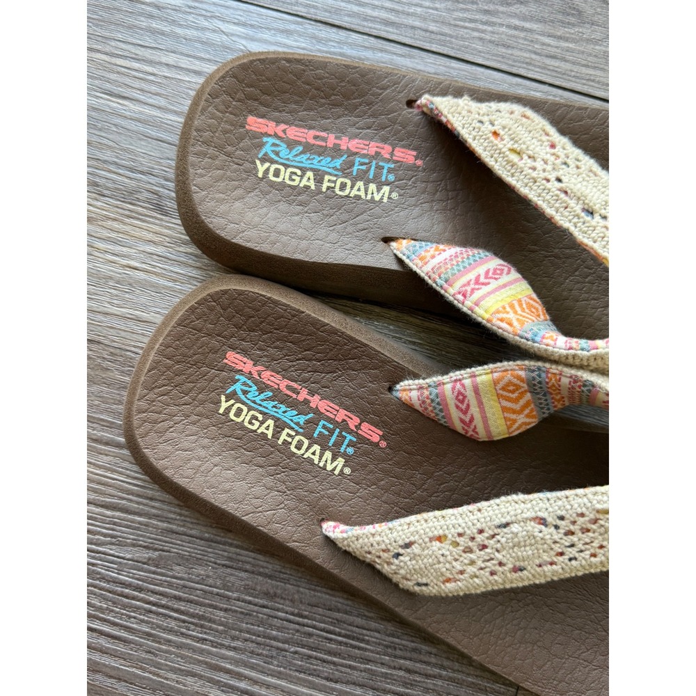 Skechers Relaxed Fit Yoga Foam Brown Tan Crochet Boho Flip Flop Sandals Womens - Picture 3 of 4